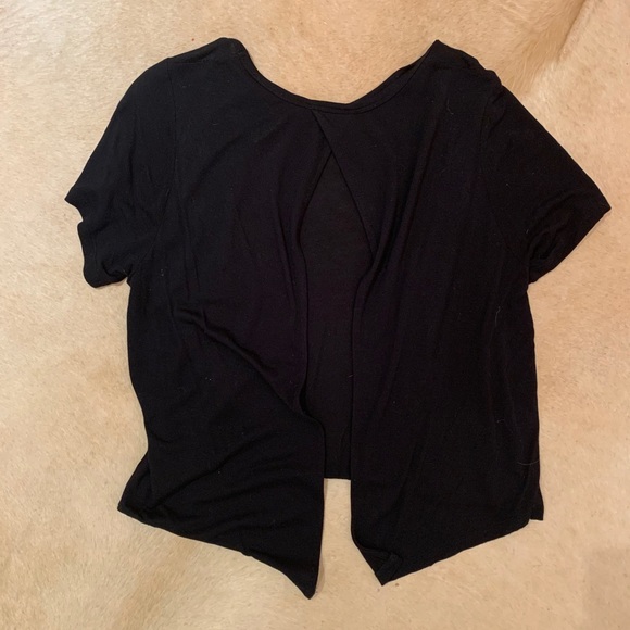 Open back T-shirt - Picture 2 of 5